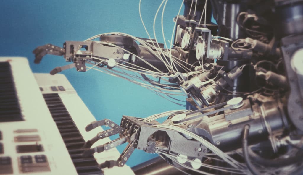 Robot ayant une intelligence artificielle joue du piano